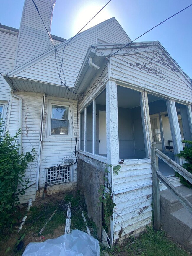 Building Photo - 702 Copley Rd