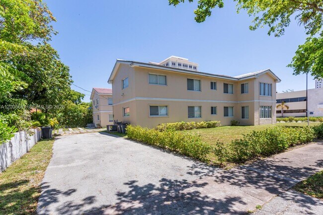 Building Photo - 2890 S Le Jeune Rd
