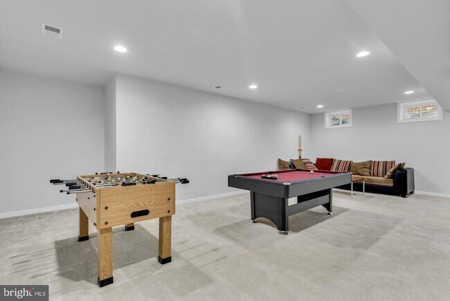 Building Photo - 41919 Spring Air Dr