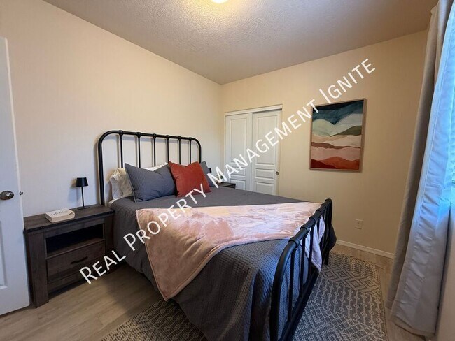 Building Photo - 61203 Snowbrush Dr