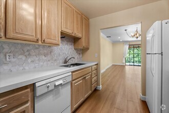 Building Photo - Updated Porter Ranch Townhome with Scenic ...