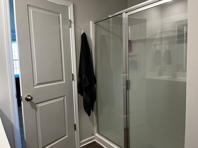 Building Photo - Beautiful 2 story home in the new Lake Tyl...