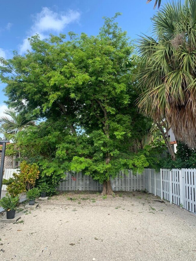 Building Photo - 1001 Surfside Blvd