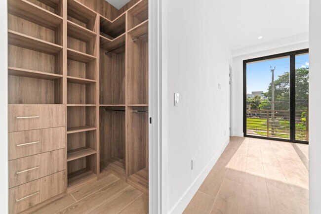 Building Photo - 1812 Miami Rd