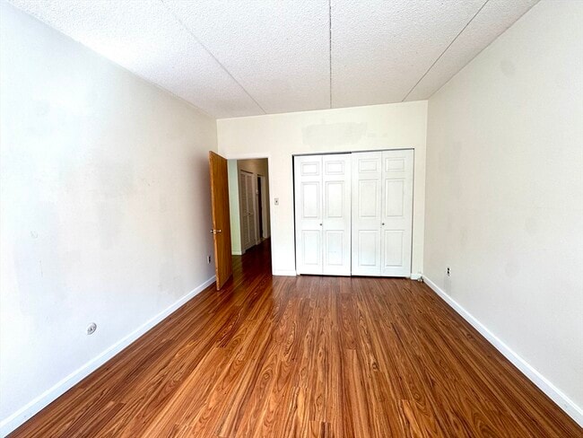 Building Photo - 80 N Warren St