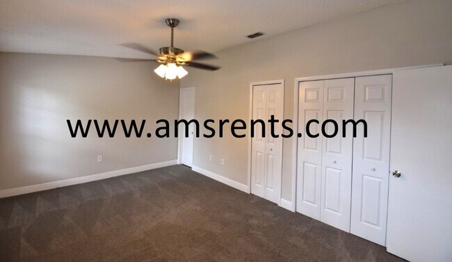 Building Photo - Spacious 3 bedroom Villa