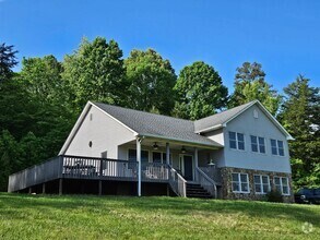 Building Photo - IMMACULATE TRI-LEVEL HOME IN BLUFF CITY!