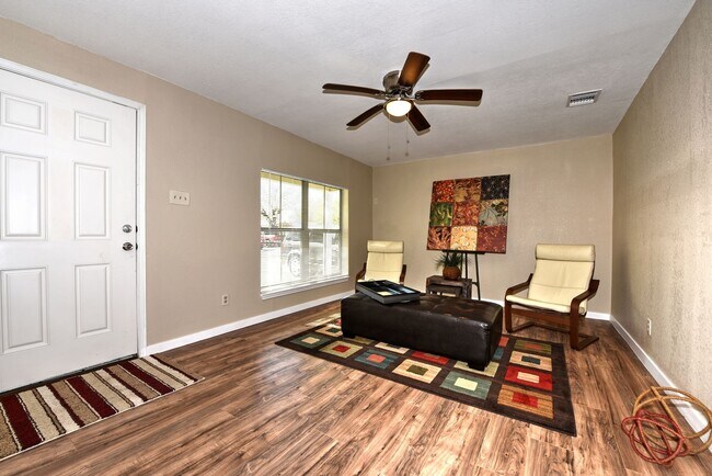 Building Photo - ONE STORY HOME  |  3 BEDS & 2 BATHS  |  LARGE SHED