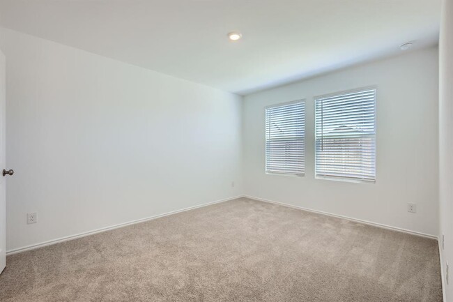 Building Photo - 206 Sambre St