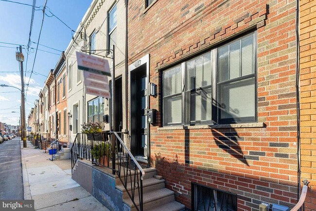 Building Photo - 1117 Mercy St