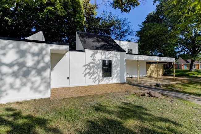 Building Photo - 3116 Domar St