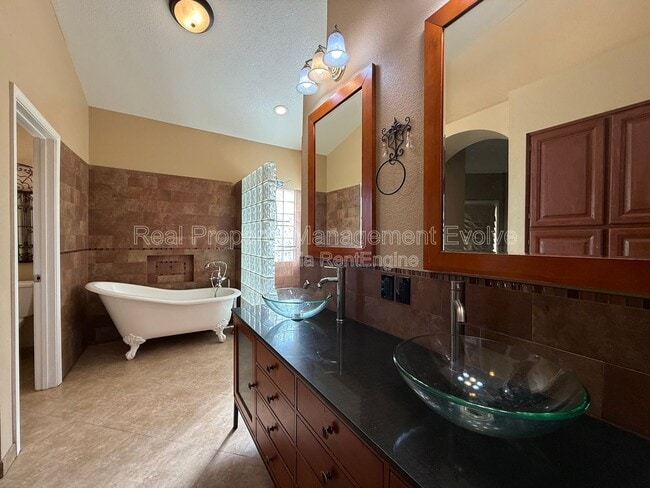 Building Photo - 11003 W Laurelwood Ln