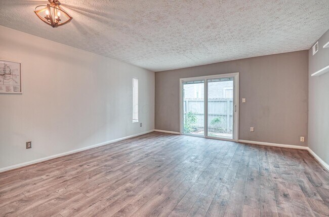 Building Photo - 940 Quay Ave