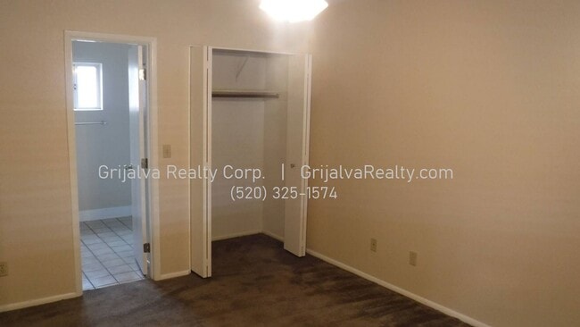 Building Photo - Cute 2 Bedroom, 2 Bath Townhome  (Speedway...
