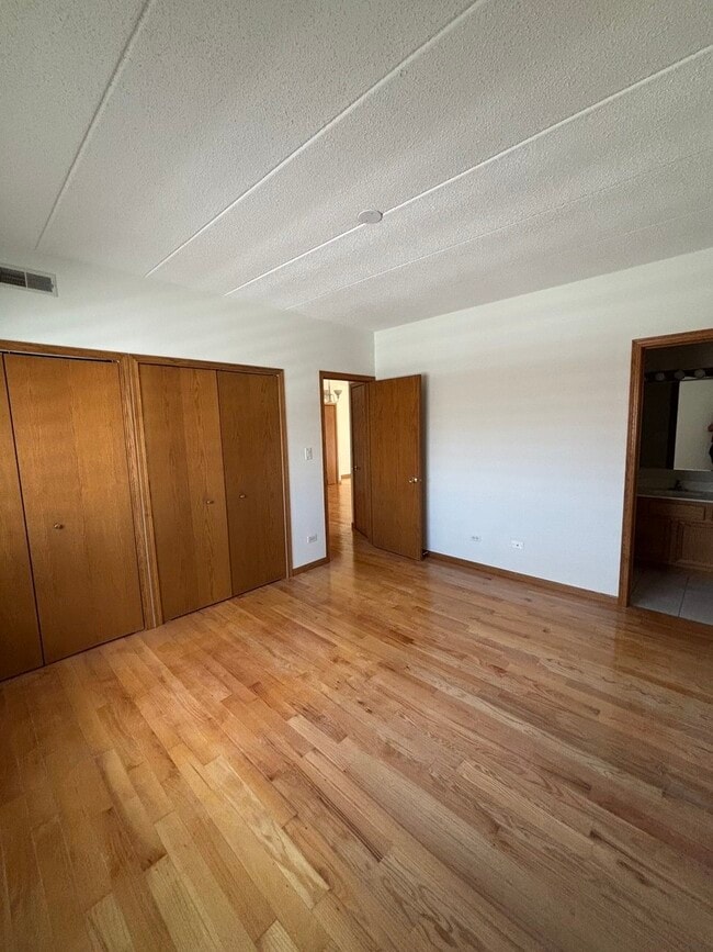Building Photo - 9439 S 79th Ave
