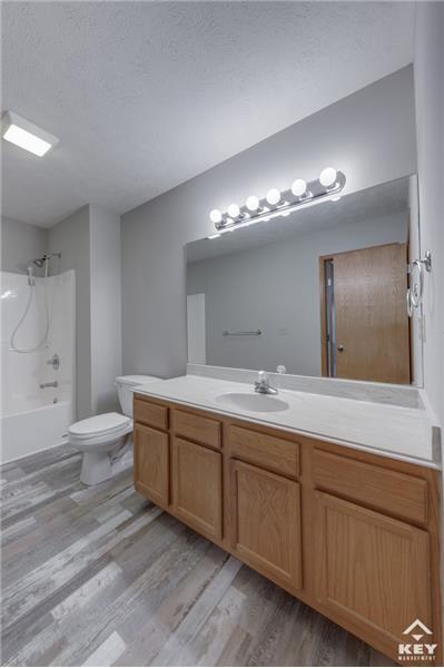 Building Photo - 565 N Bristol Ct