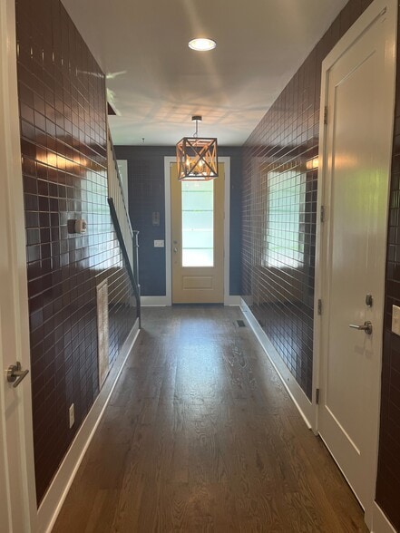 Entry - 1509 Wayne Dr