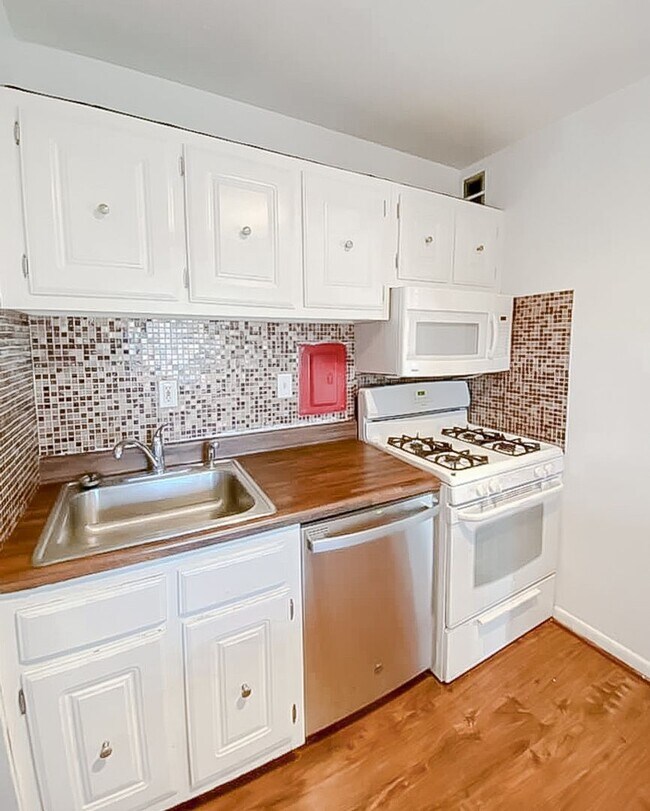 Building Photo - Beautiful 1 Bed 1 Bath Condo In Pavilion On The Park High-Rise Building In Alexandria City