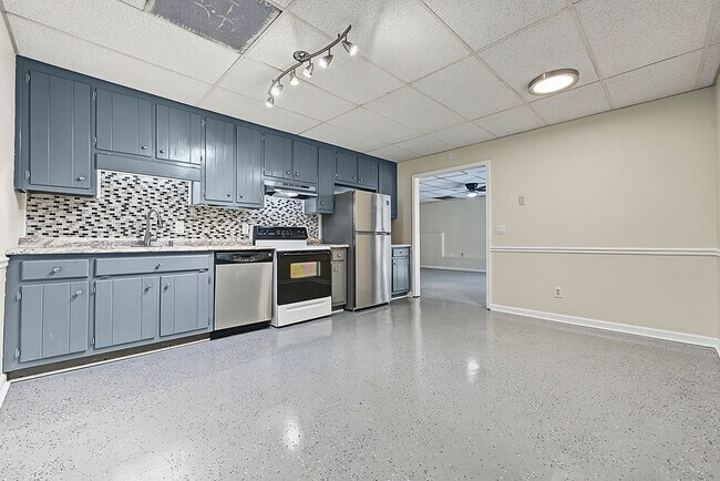 Building Photo - 129a McWhirter Pl