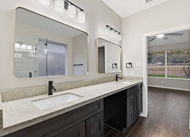Building Photo - 25542 Saddlebrook Village Dr