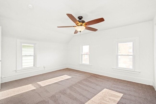 Building Photo - AVAILABLE SEPT 1ST!! UPDATED & SPACIOUS 3-...