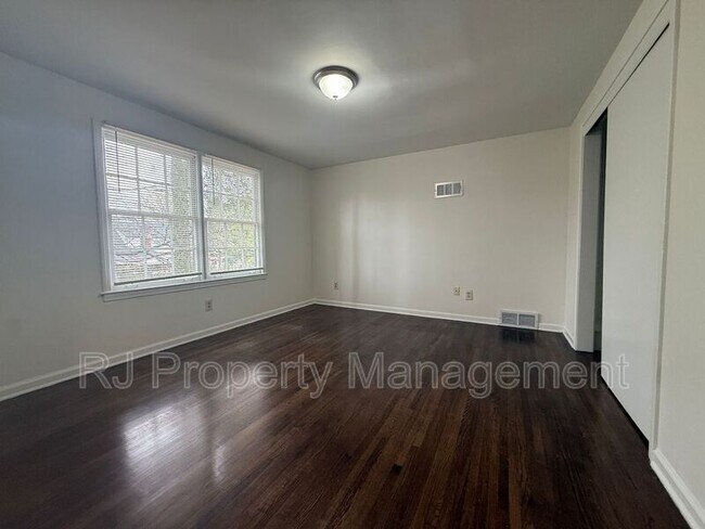 Building Photo - 5512 Cottonwood Rd