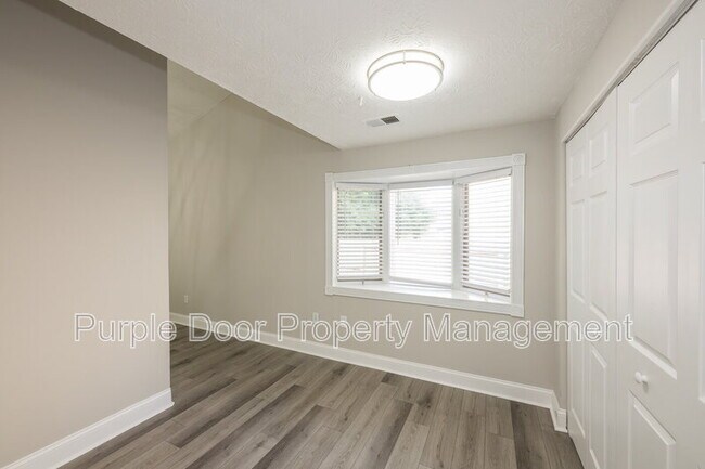 Building Photo - 640 Singing Hills Ct
