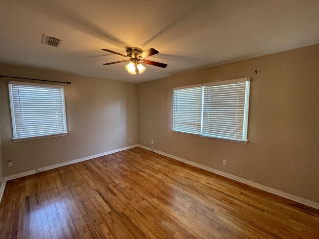 Building Photo - BEAUTIFUL HOUSE NEAR MEDICAL AND TTU