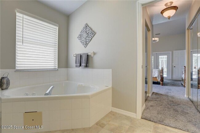Building Photo - 562 Rolling Hill Dr