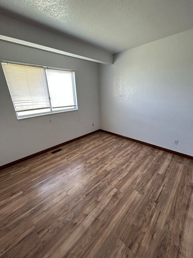 Building Photo - 3 bedroom 1 bath home in south Spanish Fork