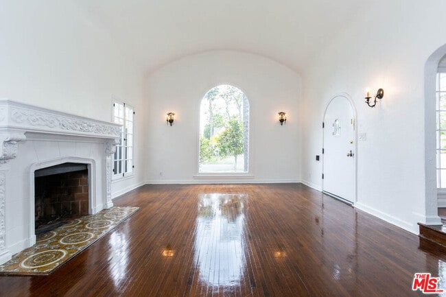 Building Photo - 146 N Citrus Ave