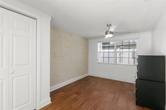 Building Photo - 7114 Parrot Dr