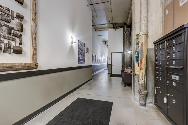 Building Photo - 226 N Water St