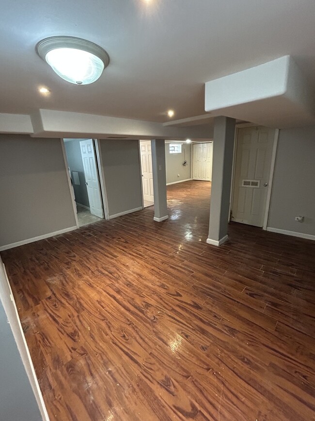 Building Photo - 10729 S Rhodes Ave