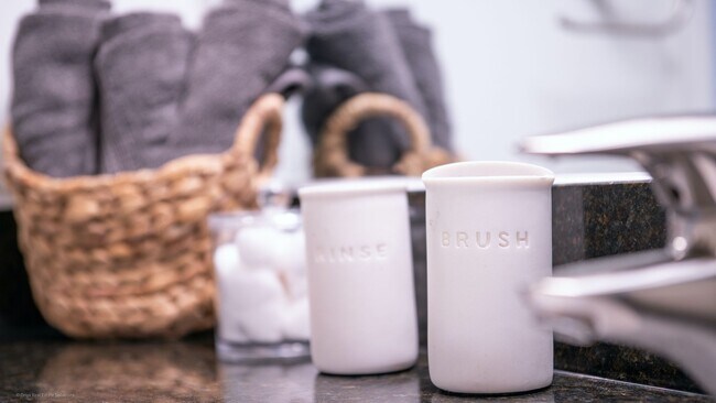 Building Photo - Fully Furnished Ranch Home in Birmingham, MI w/ All Utilities Included