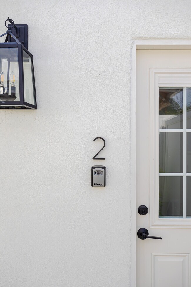 Building Photo - 5534 Alcove Ave