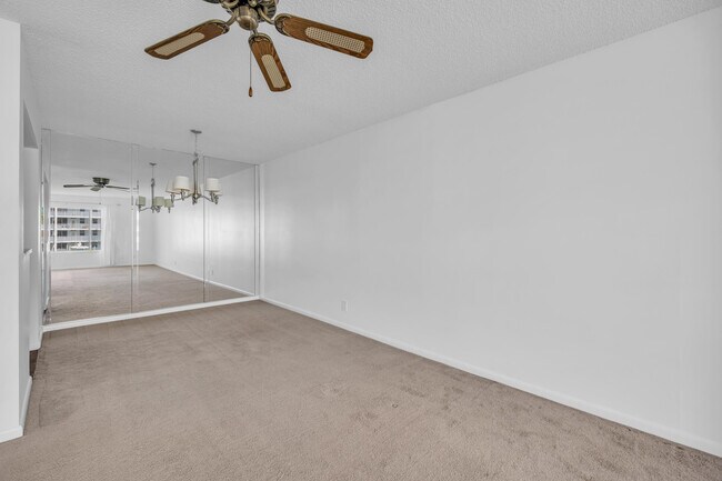 Building Photo - 125 Shore Ct