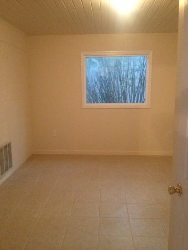 Building Photo - Charming 4BR/2BA Home with Elegant Features and Outdoor Bliss!