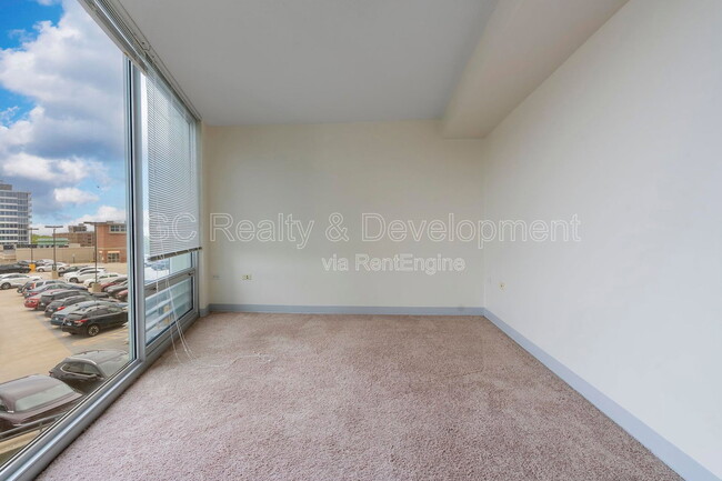 Building Photo - 1720 Maple Ave