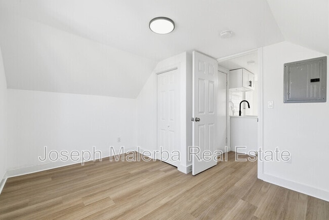 Building Photo - 159 Connecticut Ave