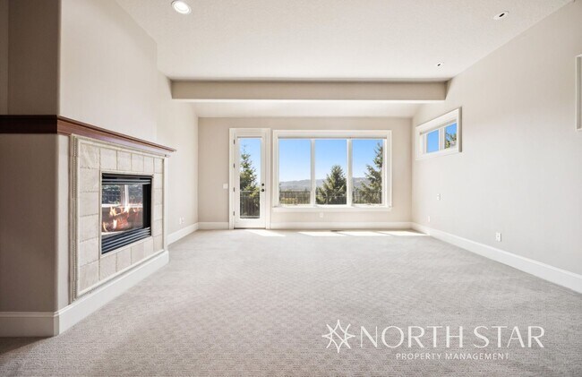 Building Photo - Executive Estate in Atherton Heights with ...