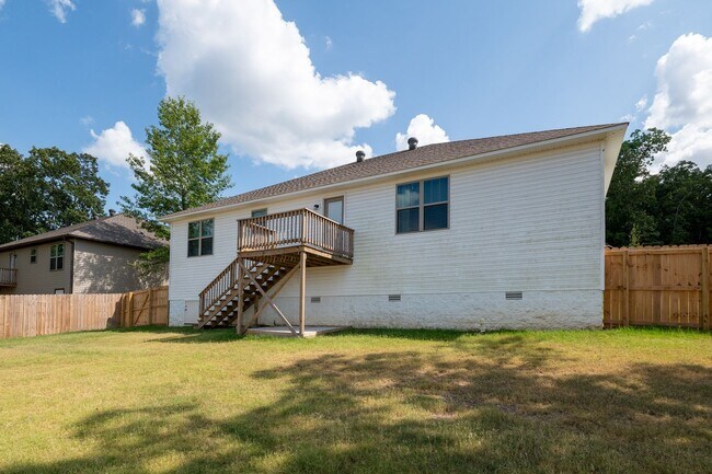 Building Photo - 2120 Shadow Falls Dr