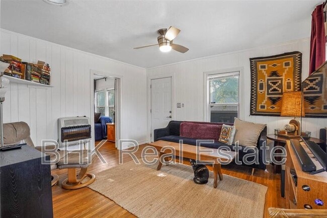 Building Photo - 1915 Clover Ln