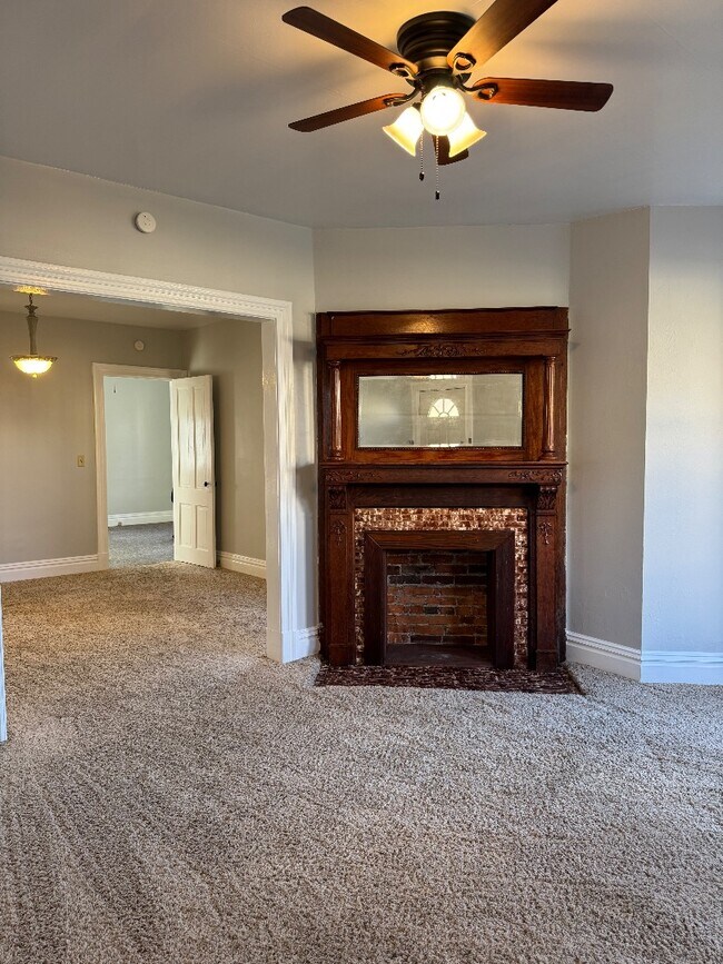 Building Photo - 374 Pine St