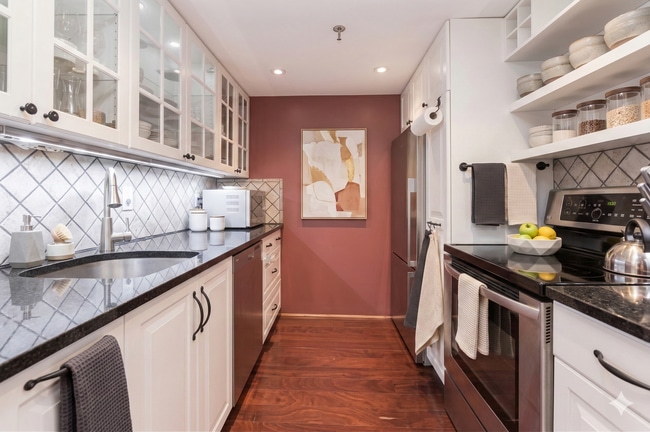 Building Photo - 20 Webster St