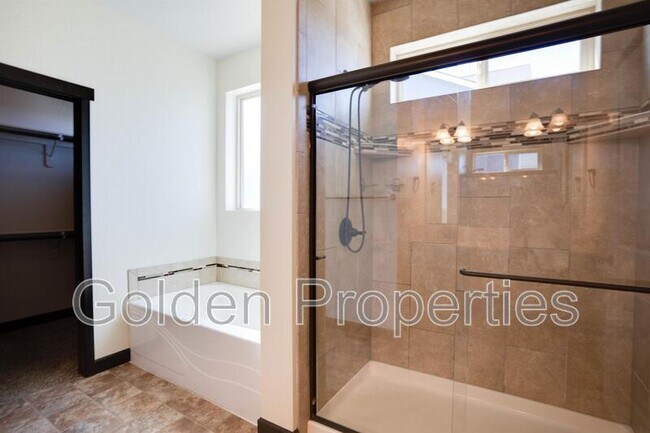 Building Photo - 6677 N Gavin Loop