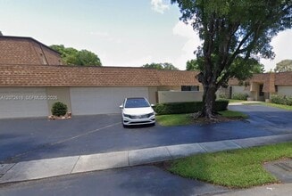 Building Photo - 19229 E Lake Dr
