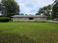 Building Photo - 3BR/2BA/2CarGarage Only A Few Minutes From Everything!
