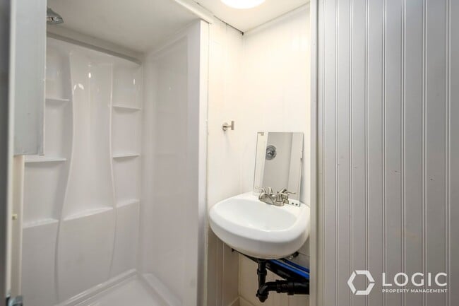 Building Photo - 654 32nd St