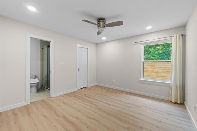 Building Photo - 9309 Bluegrass Dr